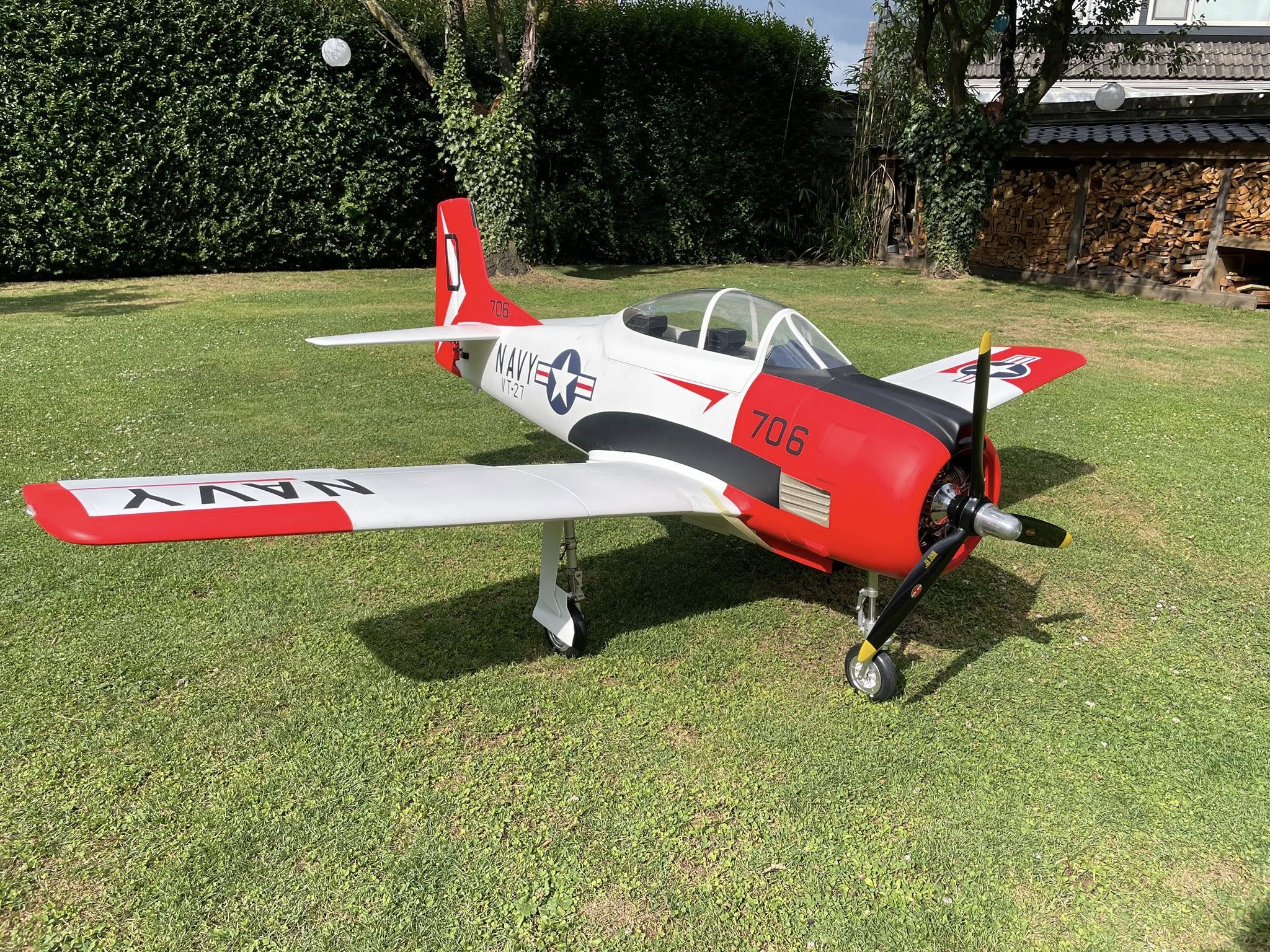 TopRC Model T-28 Trojan (Red/White) - 111