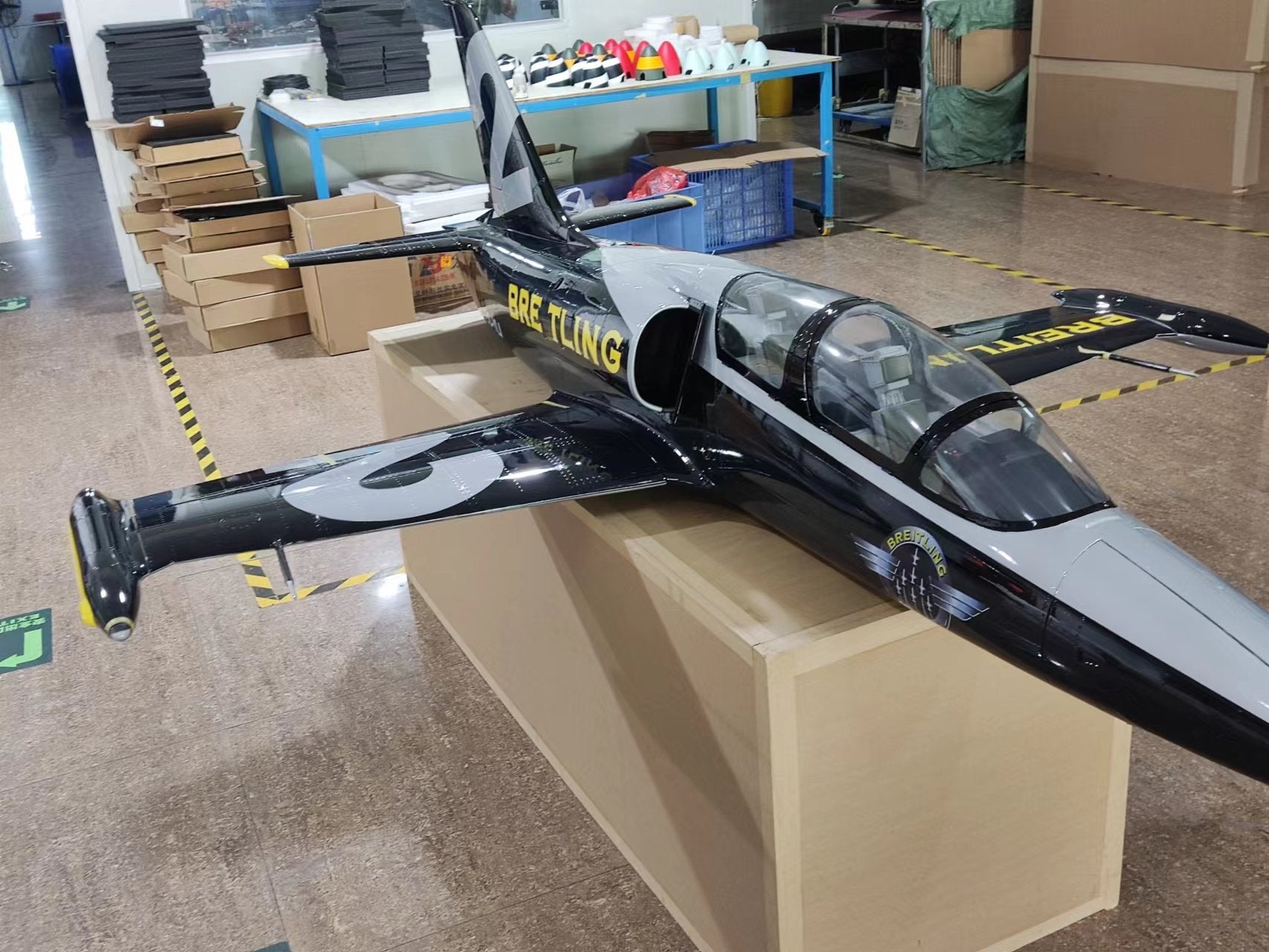 L-39 Albatros, Breitling, Top RC Model with TRCM Electric Retracts