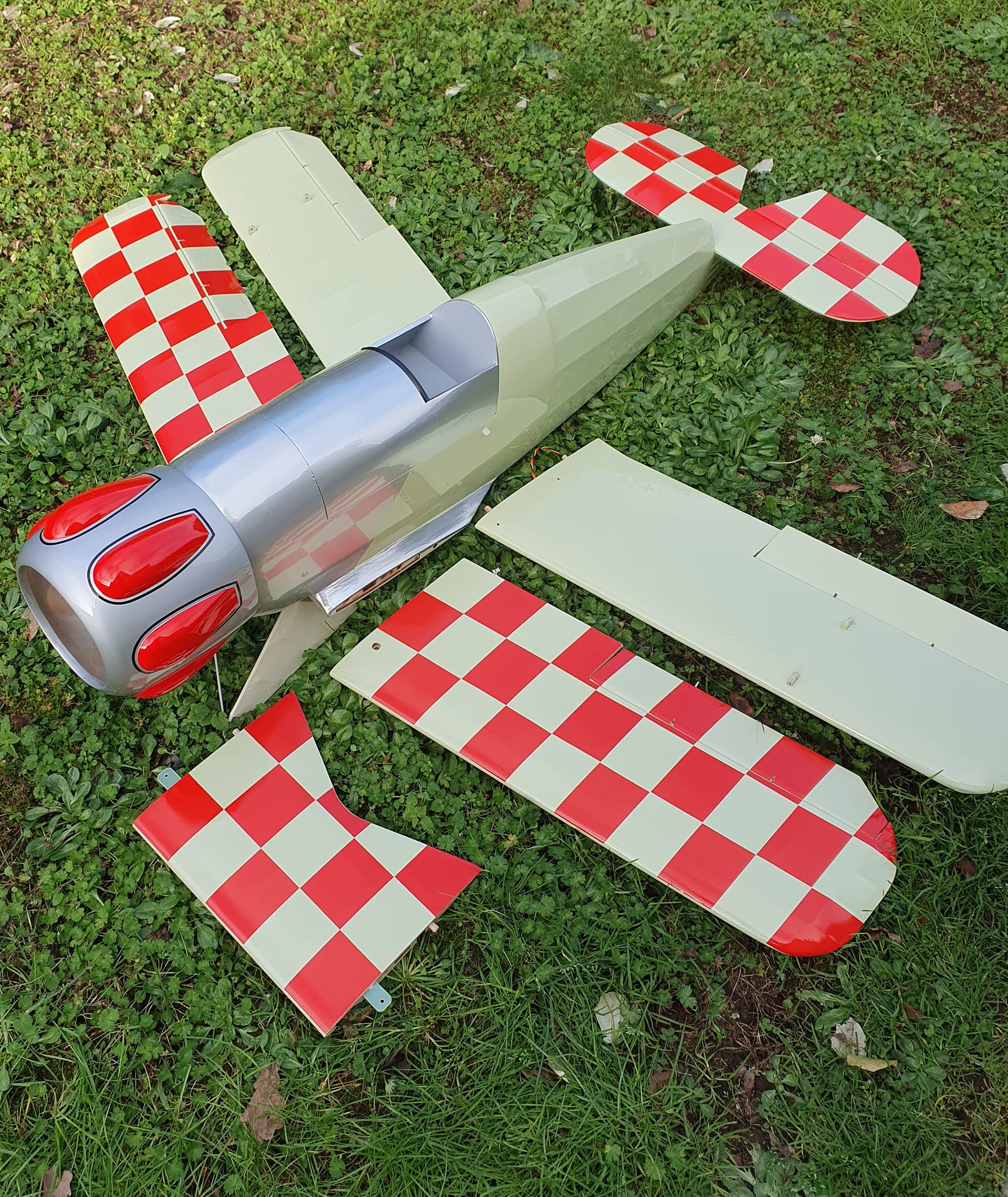 Bücker Jungmeister 1/4スケール　バルサキット Bucker BU-133 Jungmeister Red/White | Seagull Models