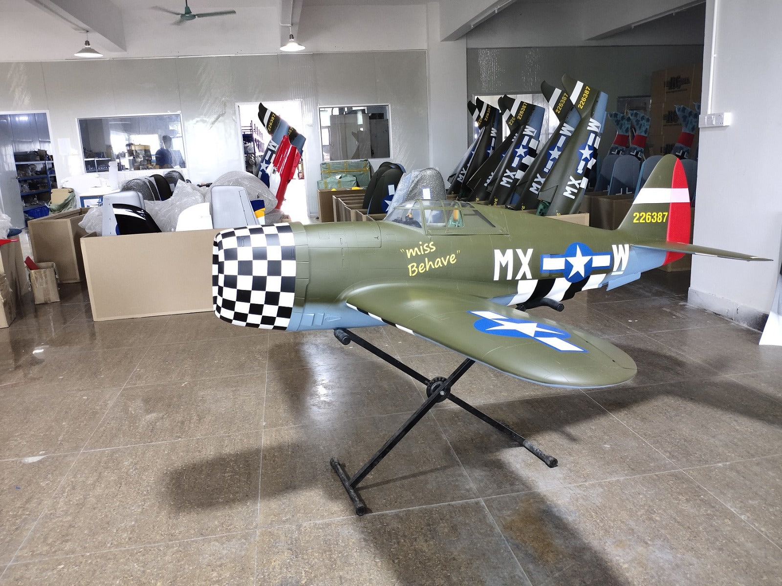 Top RC Model P-47 Thunderbolt, Miss Behave – Gator RC