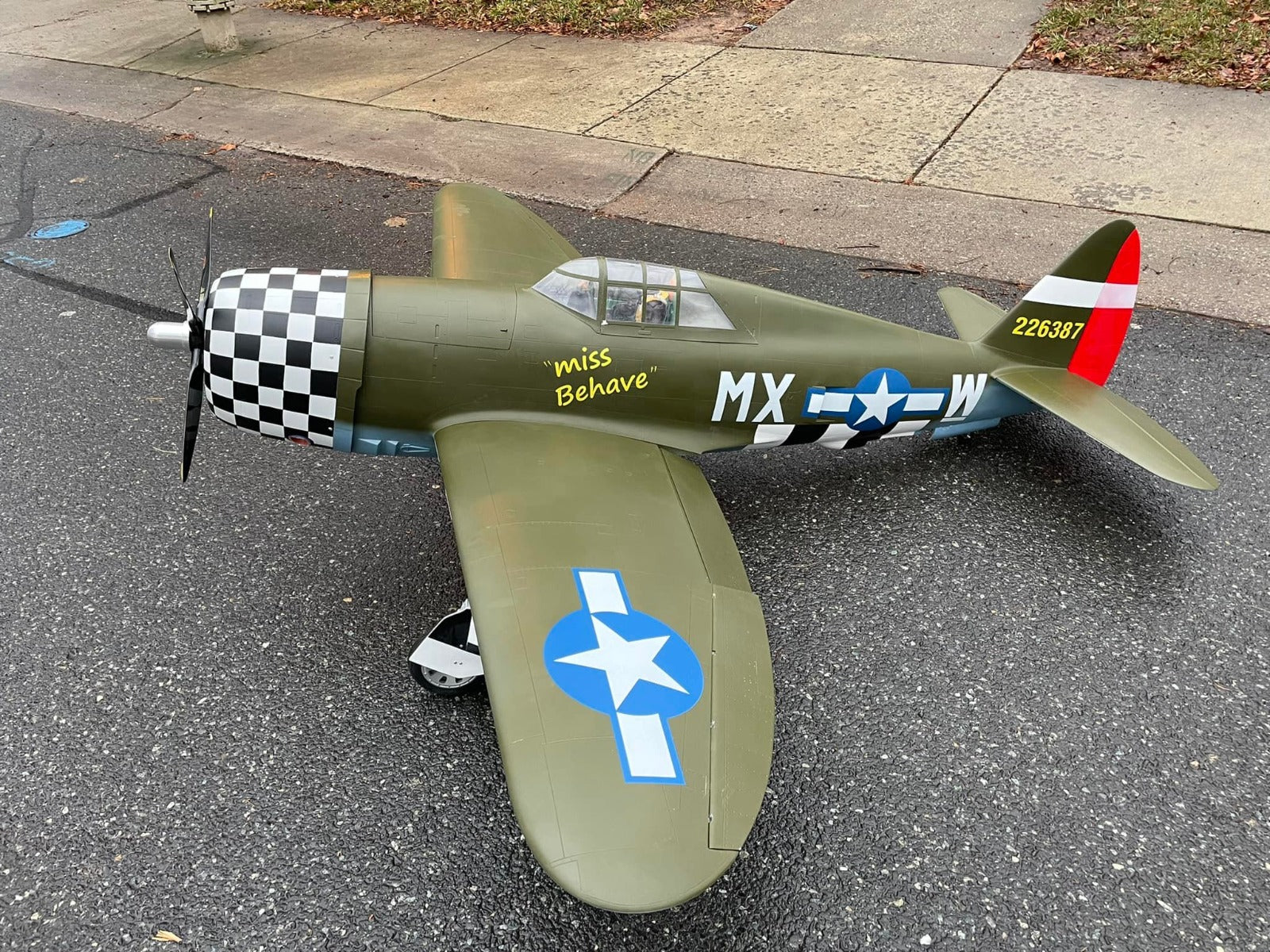 Top RC Model P-47 Thunderbolt, Miss Behave – Gator RC
